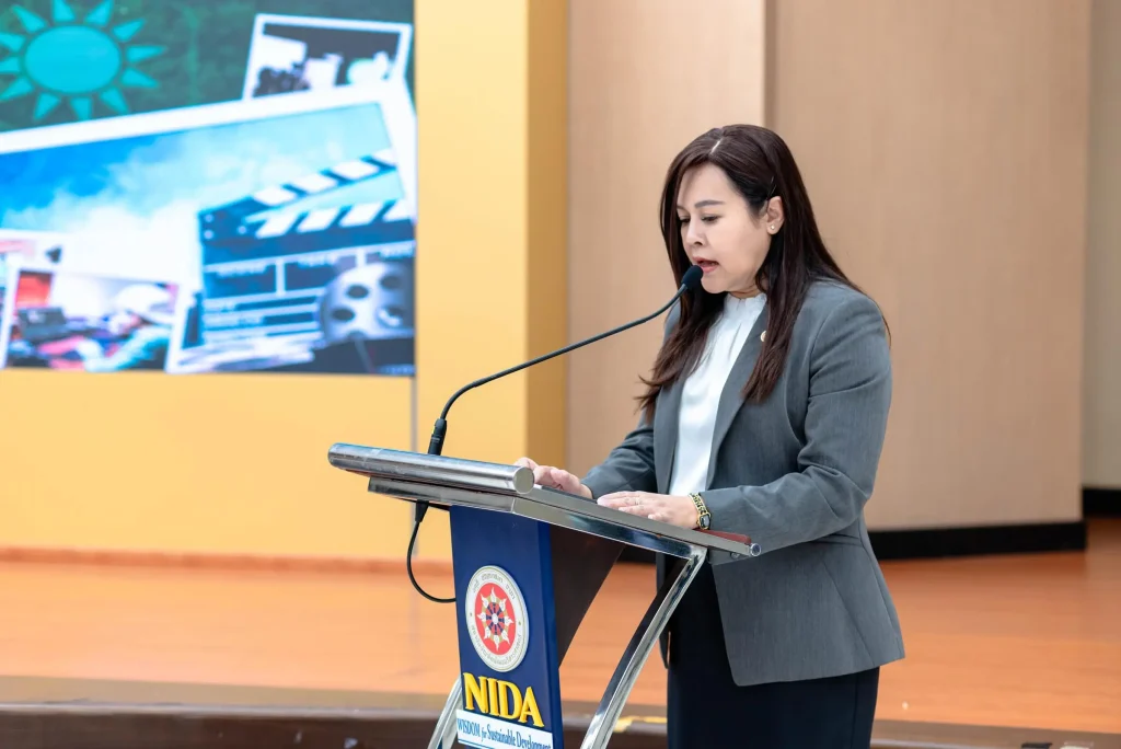 climate change crisis01 ศูนย์ Yunus-NIDA และสำนักวิจัย NIDA จัดงานเสวนา “ผู้นำทางด้านการสื่อสารวิกฤตการเปลี่ยนแปลงสภาพภูมิอากาศ”