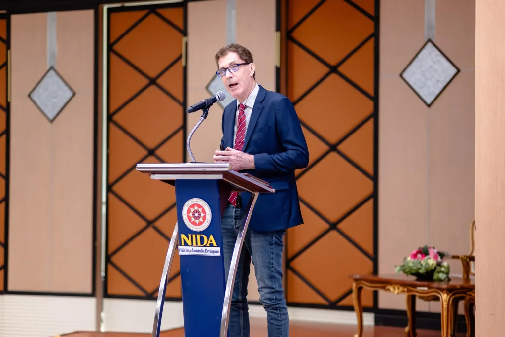 climate change crisis03 ศูนย์ Yunus-NIDA และสำนักวิจัย NIDA จัดงานเสวนา “ผู้นำทางด้านการสื่อสารวิกฤตการเปลี่ยนแปลงสภาพภูมิอากาศ”