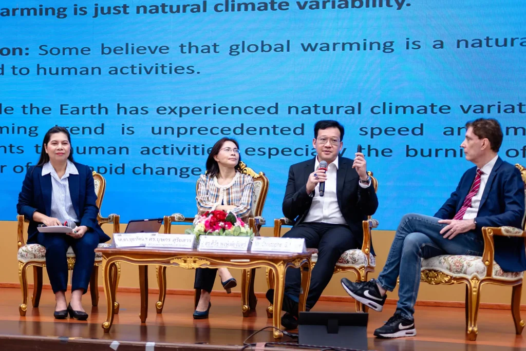 climate change crisis06 ศูนย์ Yunus-NIDA และสำนักวิจัย NIDA จัดงานเสวนา “ผู้นำทางด้านการสื่อสารวิกฤตการเปลี่ยนแปลงสภาพภูมิอากาศ”