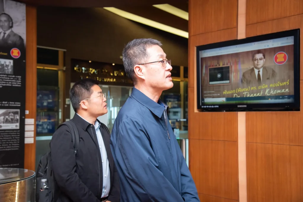 nida bass 05 ‘นิด้า’ ให้การต้อนรับ ผู้แทนจาก Beijing Academy of Social Sciences จากสาธารณรัฐประชาชนจีน