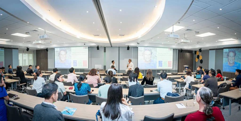 คณะภาษาและการสื่อสาร นิด้า จัดงานเสวนา “A Conversation with Teun A. van Dijk on Discourse Studies Research: From Incubation to Publication”