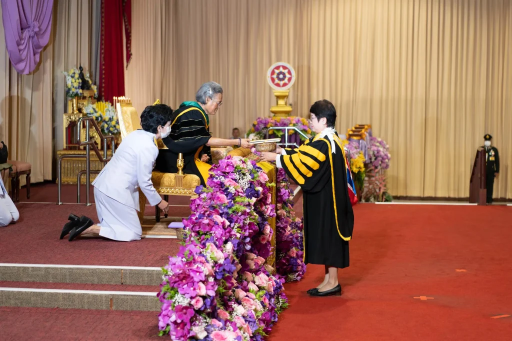 พิธีพระราชทานปริญญาบัตร สถาบันบัณฑิตพัฒนบริหารศาสตร์ ครั้งที่ 45