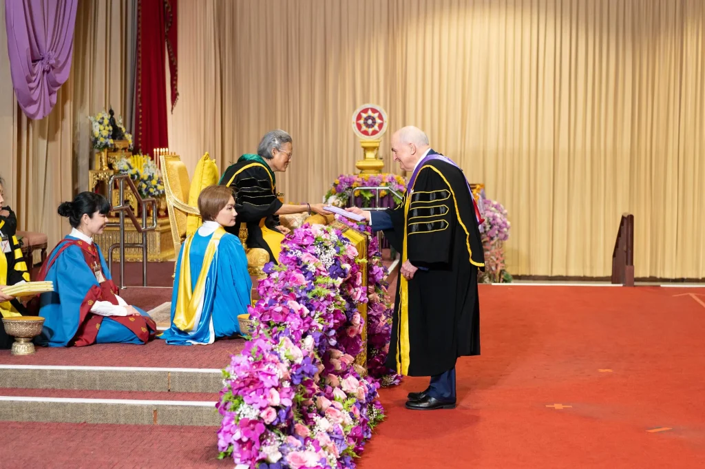 พิธีพระราชทานปริญญาบัตร สถาบันบัณฑิตพัฒนบริหารศาสตร์ ครั้งที่ 45