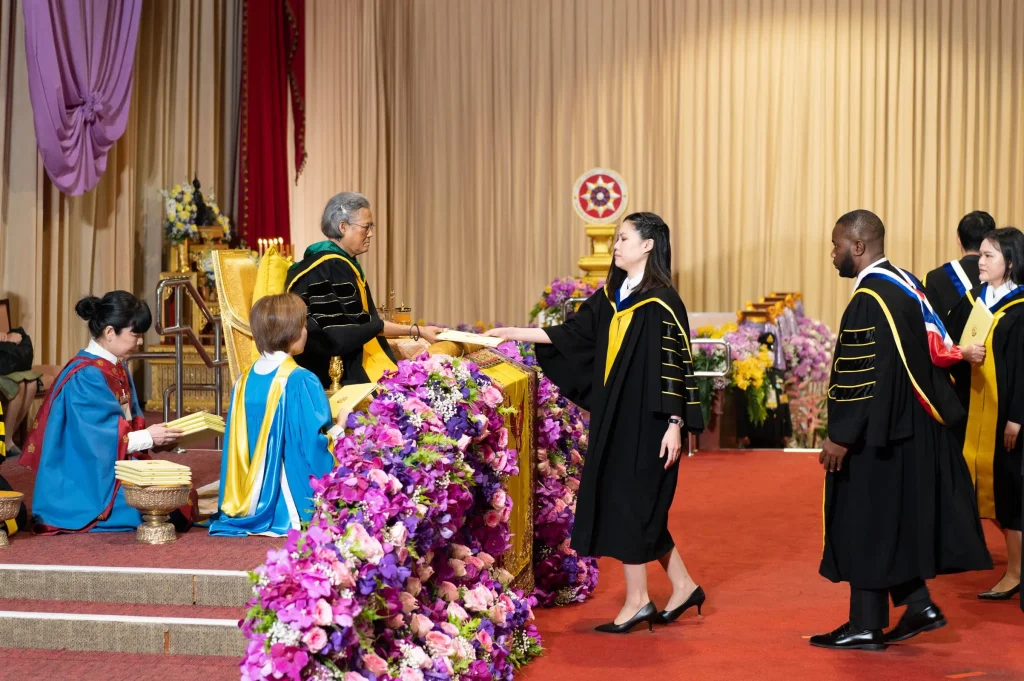 พิธีพระราชทานปริญญาบัตร สถาบันบัณฑิตพัฒนบริหารศาสตร์ ครั้งที่ 45