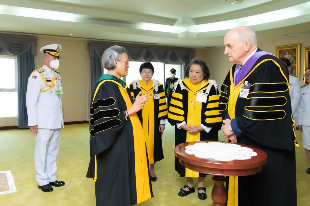 พิธีพระราชทานปริญญาบัตร สถาบันบัณฑิตพัฒนบริหารศาสตร์ ครั้งที่ 45