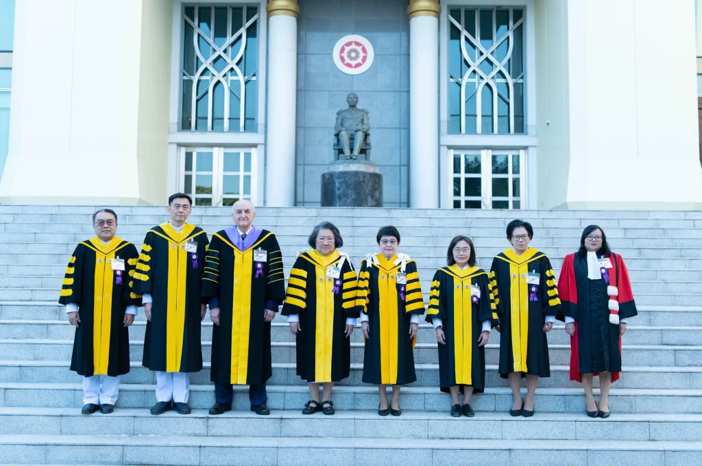 พิธีพระราชทานปริญญาบัตร สถาบันบัณฑิตพัฒนบริหารศาสตร์ ครั้งที่ 45