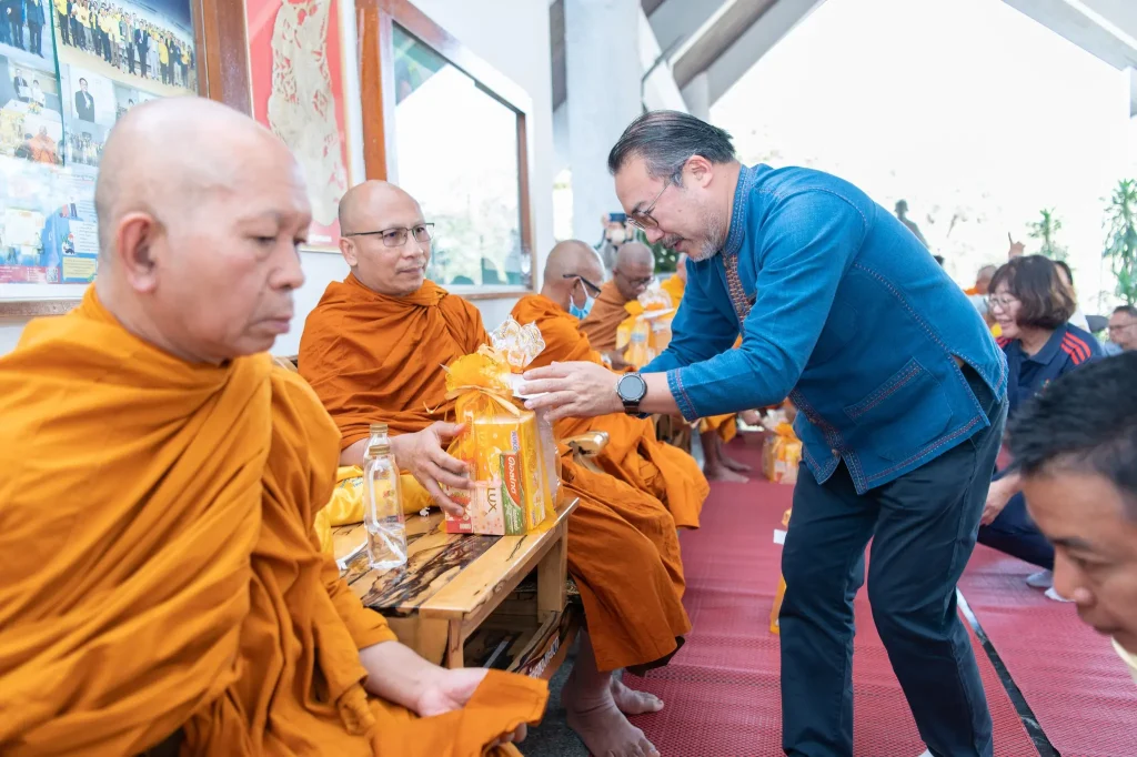 รองนายกฯ ประเสริฐ – ผู้บริหารนิด้า – ศิษย์เก่า ร่วมทำบุญถวายภัตตาหารเพล ในโอกาสเปิด “นิด้า – วิทยาเขตสีคิ้ว” อย่างเป็นทางการ