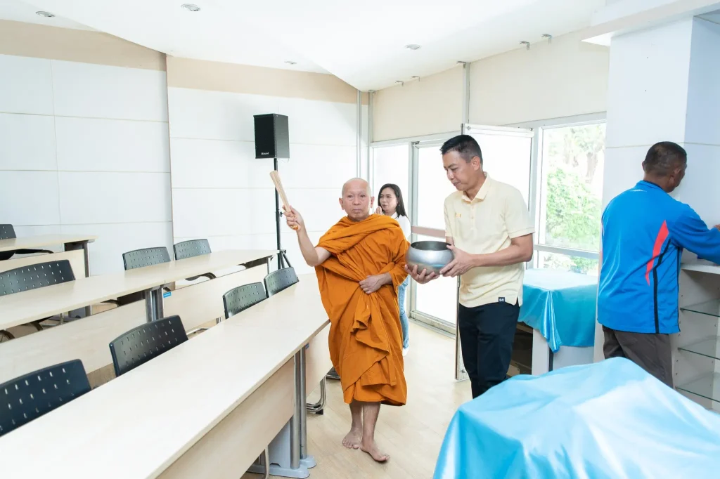 รองนายกฯ ประเสริฐ – ผู้บริหารนิด้า – ศิษย์เก่า ร่วมทำบุญถวายภัตตาหารเพล ในโอกาสเปิด “นิด้า – วิทยาเขตสีคิ้ว” อย่างเป็นทางการ