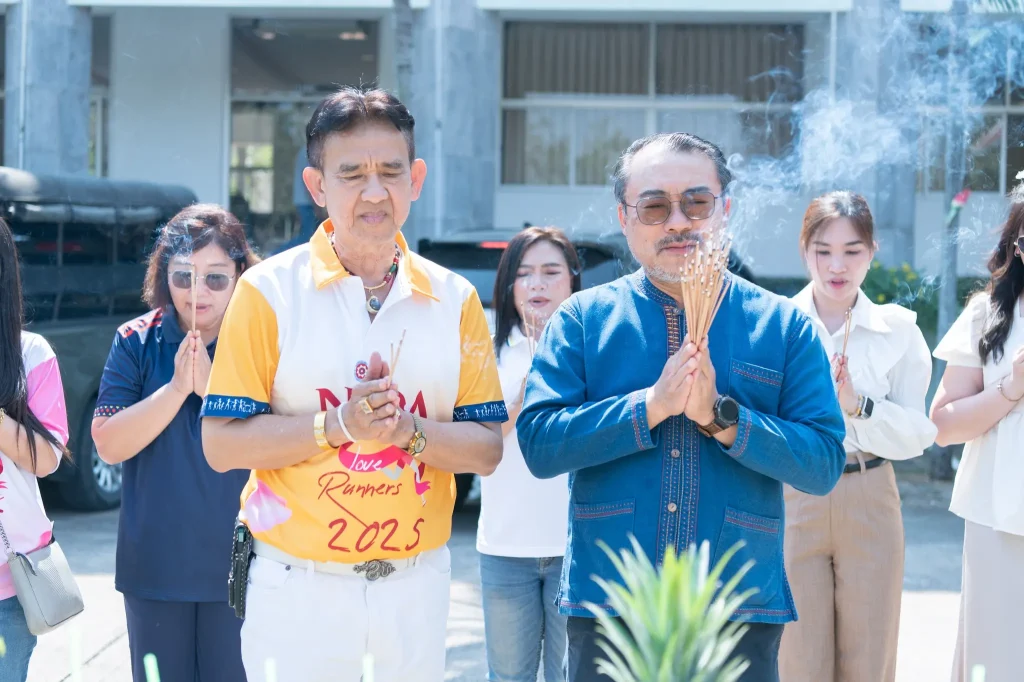 รองนายกฯ ประเสริฐ – ผู้บริหารนิด้า – ศิษย์เก่า ร่วมทำบุญถวายภัตตาหารเพล ในโอกาสเปิด “นิด้า – วิทยาเขตสีคิ้ว” อย่างเป็นทางการ