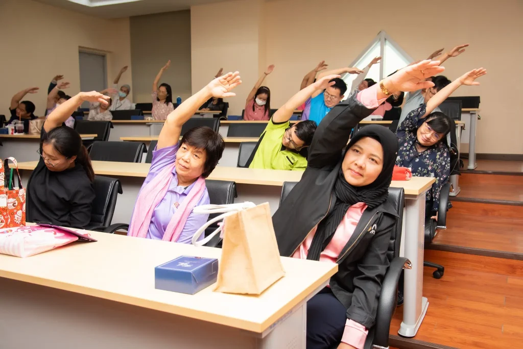 ‘นิด้า’ จัดอบรมให้ความรู้ ‘Goodbye Office Syndrome’ ส่งเสริมคุณภาพชีวิตและการทำงานที่มีประสิทธิภาพของบุคลากร