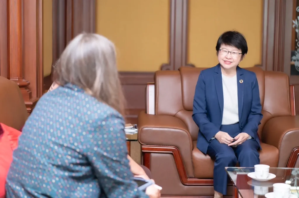 WO6 นิด้า ให้การต้อนรับ Ms. Melinda Good ผู้อำนวยการธนาคารโลกประจำประเทศไทยและสาธารณรัฐแห่งสหภาพพม่า ภูมิภาคเอเชียตะวันออกและแปซิฟิก