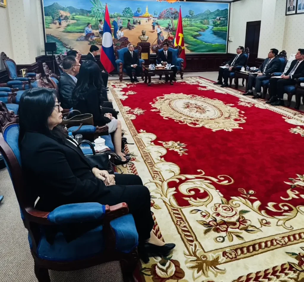 คณะนิติศาสตร์ ร่วมกับคณะศาลปกครองแห่งราชอาณาจักรไทย เข้าพบหารือกับรองประธานศาลปกครองสูงสุดแห่ง สปป.ลาว