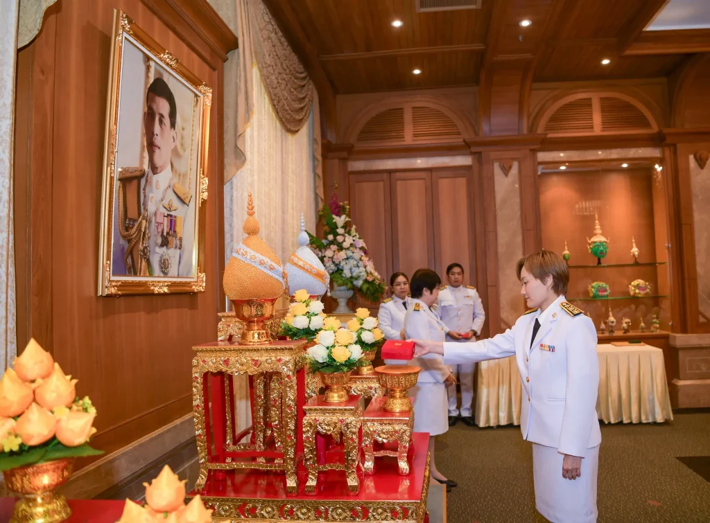 680425n08 พิธีพระราชทานเครื่องราชอิสริยาภรณ์ ประจำปี 2565 – 2567 สถาบันบัณฑิตพัฒนบริหารศาสตร์