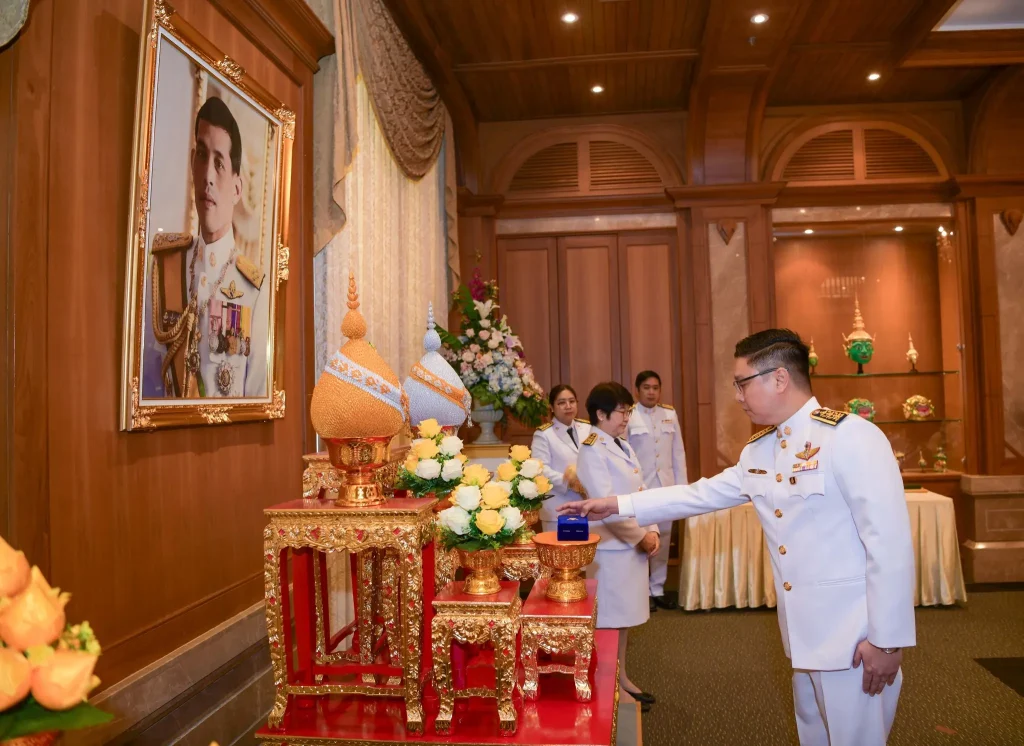 680425n09 พิธีพระราชทานเครื่องราชอิสริยาภรณ์ ประจำปี 2565 – 2567 สถาบันบัณฑิตพัฒนบริหารศาสตร์