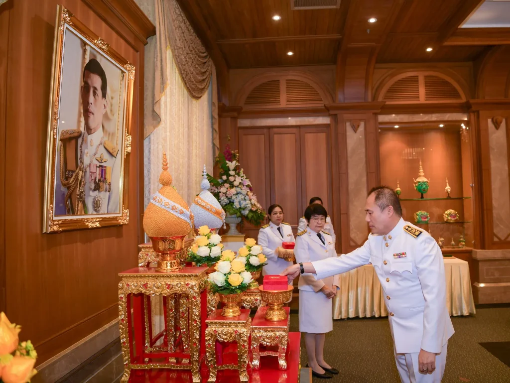 680425n24 พิธีพระราชทานเครื่องราชอิสริยาภรณ์ ประจำปี 2565 – 2567 สถาบันบัณฑิตพัฒนบริหารศาสตร์