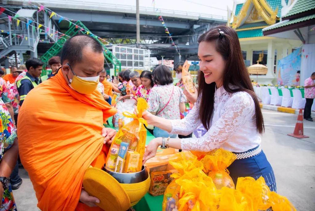 ‘นิด้า’ ร่วมกิจกรรมวันสงกรานต์และวันผู้สูงอายุ ณ สำนักงานเขตบางกะปิ