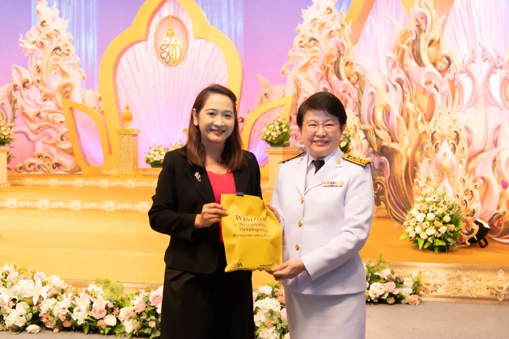 680503nida02 ‘นิด้า’ ร่วมบันทึกเทปถวายพระพรชัยมงคล สมเด็จพระนางเจ้าสุทิดา พัชรสุธาพิมลลักษณ พระบรมราชินี เนื่องในโอกาสวันเฉลิมพระชนมพรรษา 3 มิถุนายน 2568