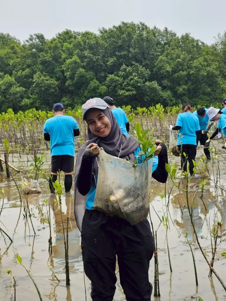 NIDA SAS CSR04 กิจกรรมเพื่อสังคม คณะสถิติประยุกต์ 2568 : โครงการกิจกรรมอาสาปลูกป่าชายเลน จังหวัดสมุทรปราการ