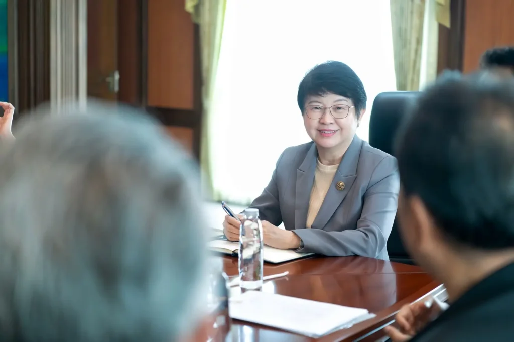 สมาคมศิษย์เก่าคณะรัฐประศาสนศาสตร์ เข้าคารวะอธิการบดี เนื่องในโอกาสเข้ารับตำแหน่ง นายกสมาคมศิษย์เก่า คณะรัฐประศาสนศาสตร์