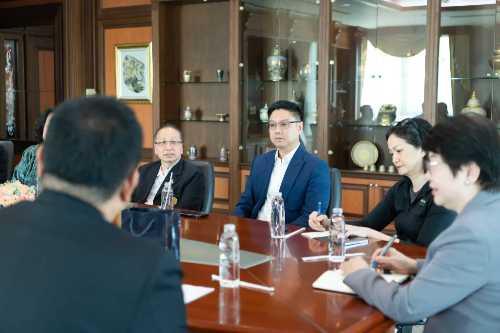 สมาคมศิษย์เก่าคณะรัฐประศาสนศาสตร์ เข้าคารวะอธิการบดี เนื่องในโอกาสเข้ารับตำแหน่ง นายกสมาคมศิษย์เก่า คณะรัฐประศาสนศาสตร์