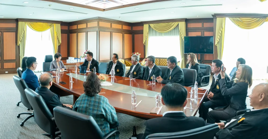 สมาคมศิษย์เก่าคณะรัฐประศาสนศาสตร์ เข้าคารวะอธิการบดี เนื่องในโอกาสเข้ารับตำแหน่ง นายกสมาคมศิษย์เก่า คณะรัฐประศาสนศาสตร์