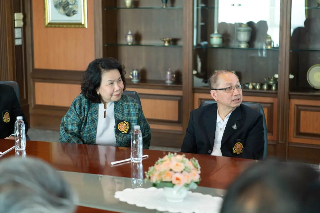 สมาคมศิษย์เก่าคณะรัฐประศาสนศาสตร์ เข้าคารวะอธิการบดี เนื่องในโอกาสเข้ารับตำแหน่ง นายกสมาคมศิษย์เก่า คณะรัฐประศาสนศาสตร์