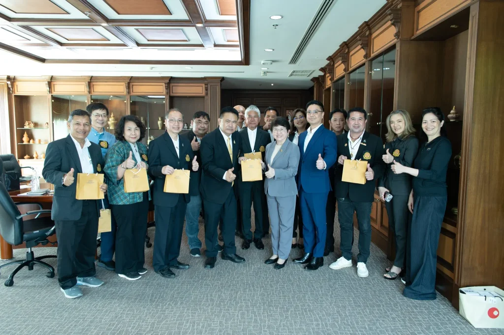 สมาคมศิษย์เก่าคณะรัฐประศาสนศาสตร์ เข้าคารวะอธิการบดี เนื่องในโอกาสเข้ารับตำแหน่ง นายกสมาคมศิษย์เก่า คณะรัฐประศาสนศาสตร์