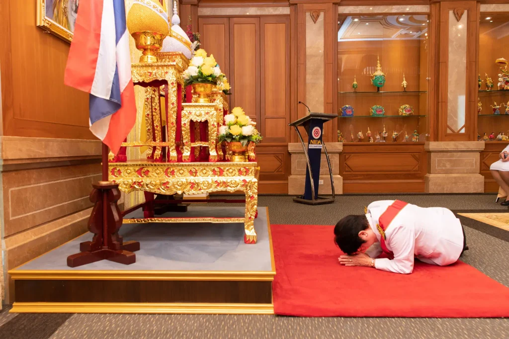 002 พิธีรับสนองพระบรมราชโองการโปรดเกล้า ฯ แต่งตั้งอธิการบดี สถาบันบัณฑิตพัฒนบริหารศาสตร์