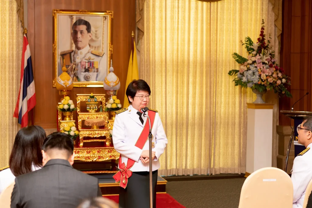 003 พิธีรับสนองพระบรมราชโองการโปรดเกล้า ฯ แต่งตั้งอธิการบดี สถาบันบัณฑิตพัฒนบริหารศาสตร์