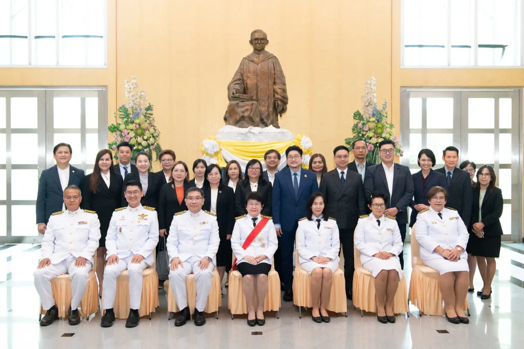 011 พิธีรับสนองพระบรมราชโองการโปรดเกล้า ฯ แต่งตั้งอธิการบดี สถาบันบัณฑิตพัฒนบริหารศาสตร์
