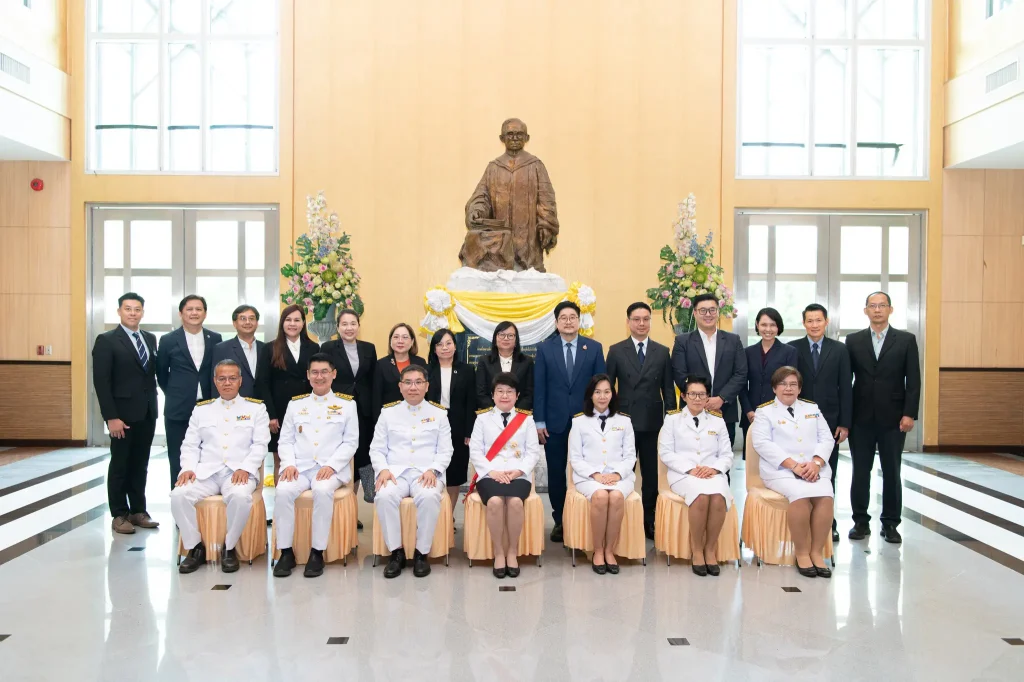 012 พิธีรับสนองพระบรมราชโองการโปรดเกล้า ฯ แต่งตั้งอธิการบดี สถาบันบัณฑิตพัฒนบริหารศาสตร์