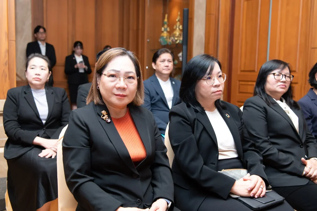 10 พิธีรับสนองพระบรมราชโองการโปรดเกล้า ฯ แต่งตั้งอธิการบดี สถาบันบัณฑิตพัฒนบริหารศาสตร์