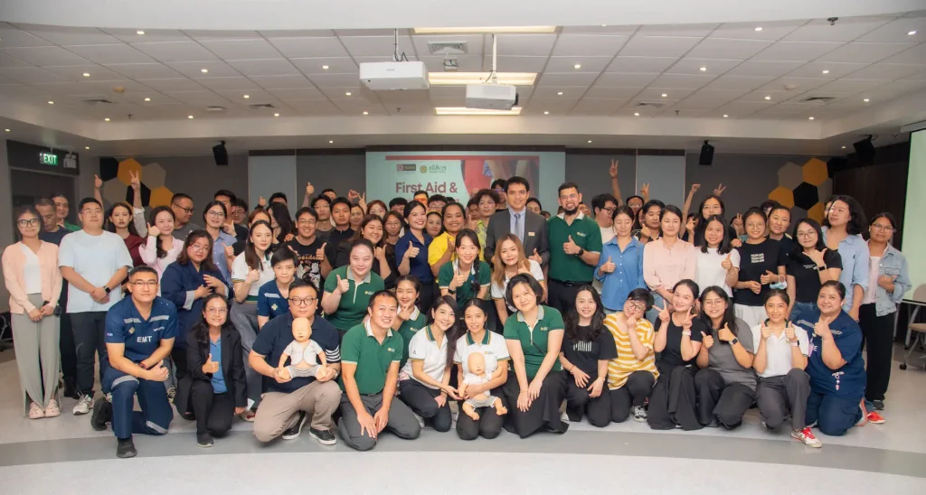‘‘นิด้า’ จัดอบรมเชิงปฏิบัติการการปฐมพยาบาลเบื้องต้นและการช่วยชีวิตขั้นพื้นฐานสำหรับนักศึกษาต่างชาติ