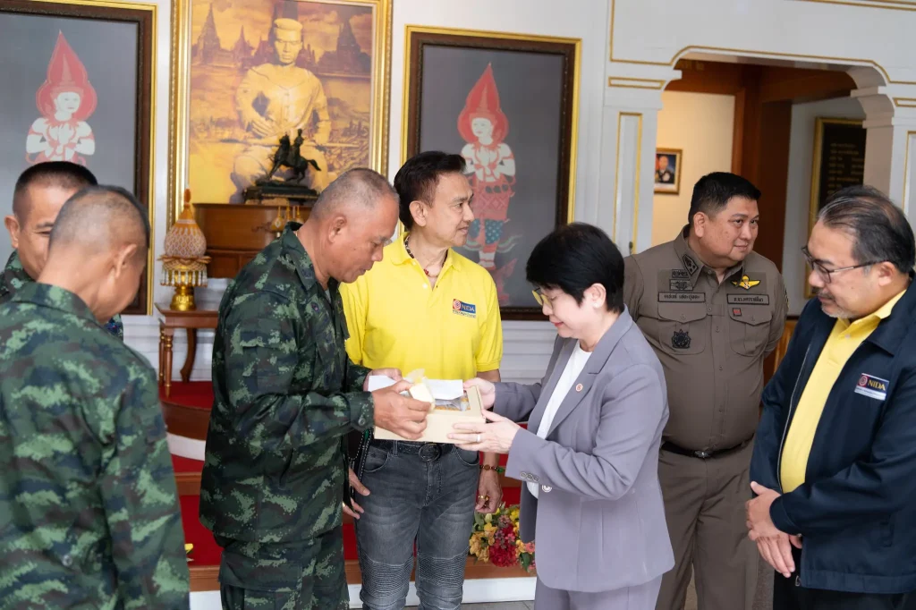 ‘นิด้า’ มอบทุนการศึกษา สิ่งของจำเป็นและเงินสนับสนุน เพื่อเป็นขวัญกำลังใจแก่ทหารกล้าและครอบครัว
