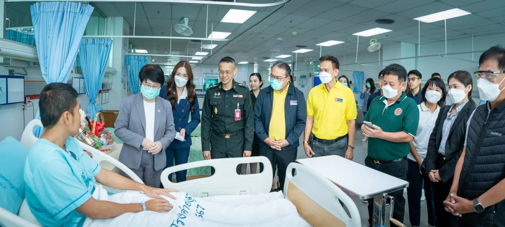 ‘นิด้า’ เข้าเยี่ยมทหารที่ได้รับบาดเจ็บจากการปฏิบัติหน้าที่ปกป้องอธิปไตยชายแดนไทย-กัมพูชา พร้อมมอบเงินสนับสนุน เพื่อเป็นขวัญกำลังใจแก่ทหารกล้าและครอบครัว