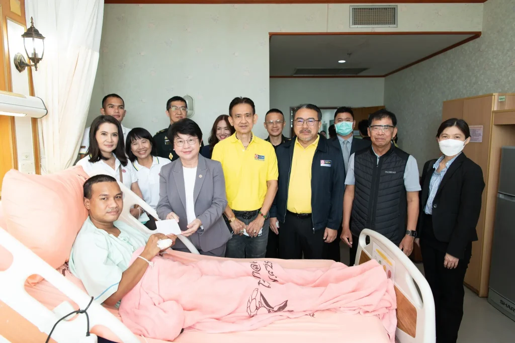 ‘นิด้า’ เข้าเยี่ยมทหารที่ได้รับบาดเจ็บจากการปฏิบัติหน้าที่ปกป้องอธิปไตยชายแดนไทย-กัมพูชา พร้อมมอบเงินสนับสนุน เพื่อเป็นขวัญกำลังใจแก่ทหารกล้าและครอบครัว