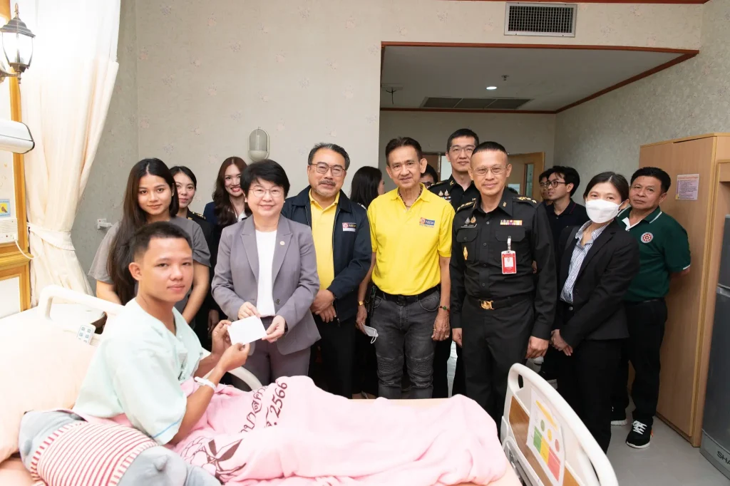 ‘นิด้า’ เข้าเยี่ยมทหารที่ได้รับบาดเจ็บจากการปฏิบัติหน้าที่ปกป้องอธิปไตยชายแดนไทย-กัมพูชา พร้อมมอบเงินสนับสนุน เพื่อเป็นขวัญกำลังใจแก่ทหารกล้าและครอบครัว