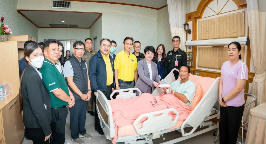 ‘นิด้า’ เข้าเยี่ยมทหารที่ได้รับบาดเจ็บจากการปฏิบัติหน้าที่ปกป้องอธิปไตยชายแดนไทย-กัมพูชา พร้อมมอบเงินสนับสนุน เพื่อเป็นขวัญกำลังใจแก่ทหารกล้าและครอบครัว