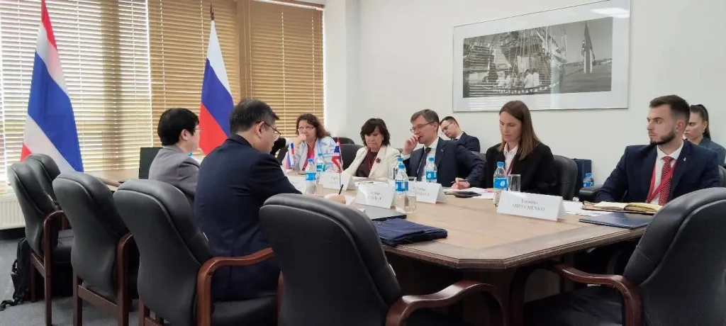 nida-apec-russia02 ‘นิด้า’ เข้าร่วมการประชุมเอเปค ณ เมืองวลาดีวอสตอคสหพันธรัฐรัสเซีย