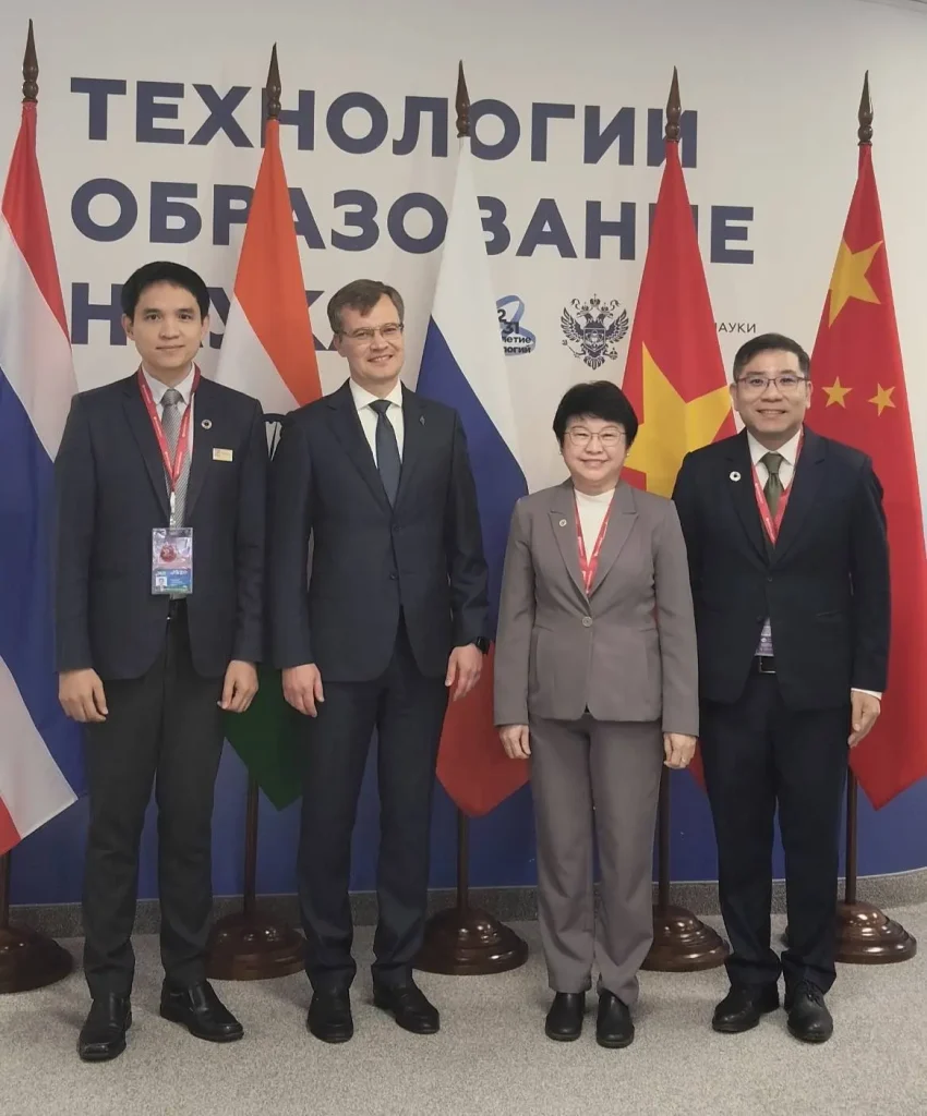 nida-apec-russia06 ‘นิด้า’ เข้าร่วมการประชุมเอเปค ณ เมืองวลาดีวอสตอคสหพันธรัฐรัสเซีย