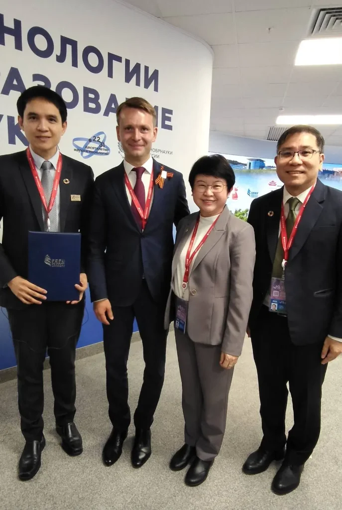 nida-apec-russia07 ‘นิด้า’ เข้าร่วมการประชุมเอเปค ณ เมืองวลาดีวอสตอคสหพันธรัฐรัสเซีย