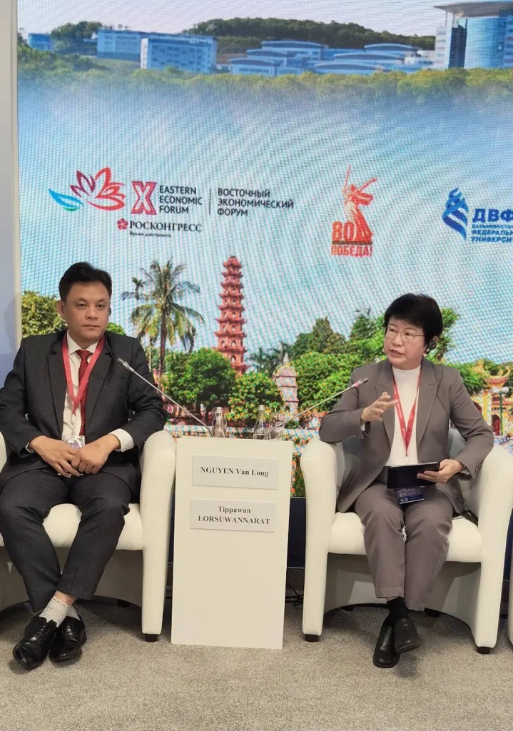 nida-apec-russia09 ‘นิด้า’ เข้าร่วมการประชุมเอเปค ณ เมืองวลาดีวอสตอคสหพันธรัฐรัสเซีย