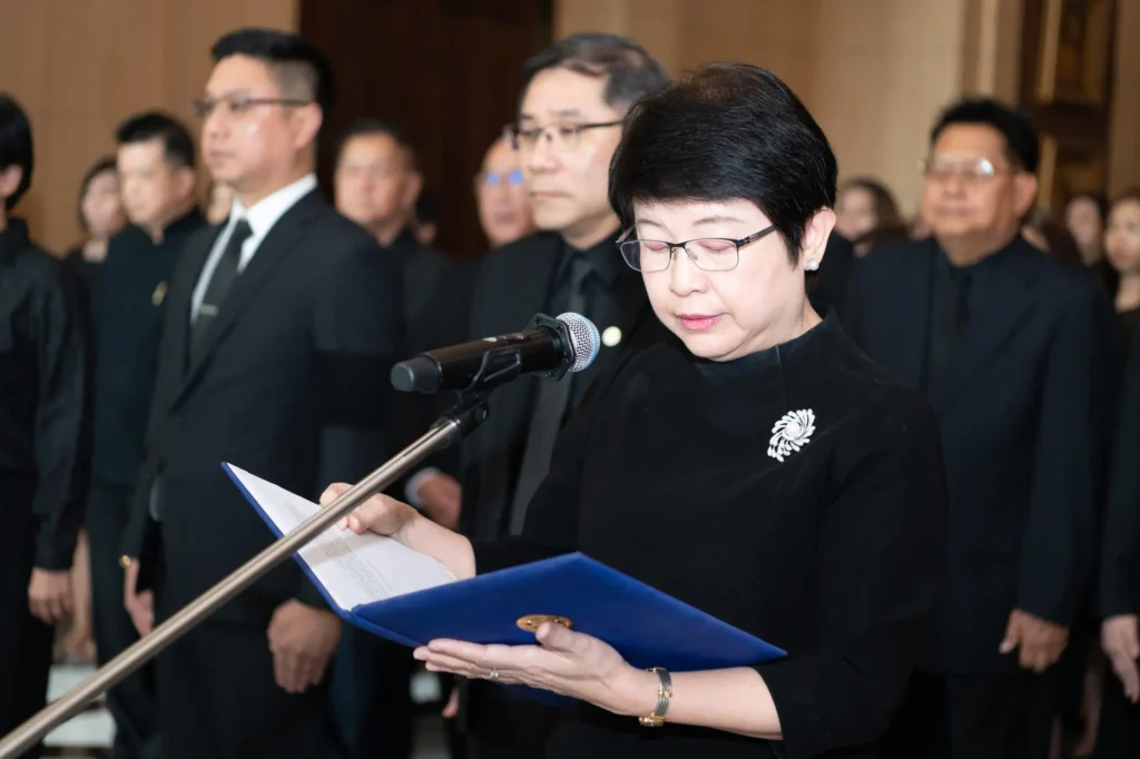 03 นิด้า น้อมถวายความอาลัยและสำนึกในพระมหากรุณาธิคุณแด่ สมเด็จพระนางเจ้าสิริกิติ์ พระบรมราชินีนาถ พระบรมราชชนนีพันปีหลวง