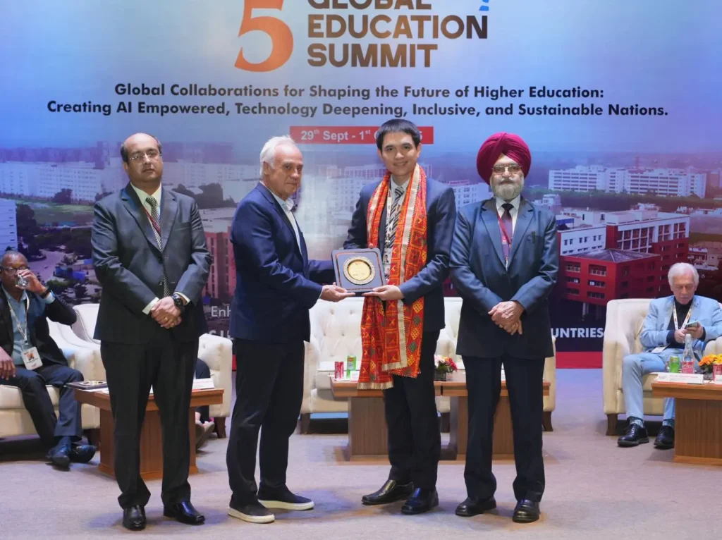 411425 ‘นิด้า’ แลกเปลี่ยนมุมมองบทบาท AI เพื่อการศึกษาอุดมศึกษาอย่างยั่งยืน บนเวที Global Education Summit ที่อินเดีย