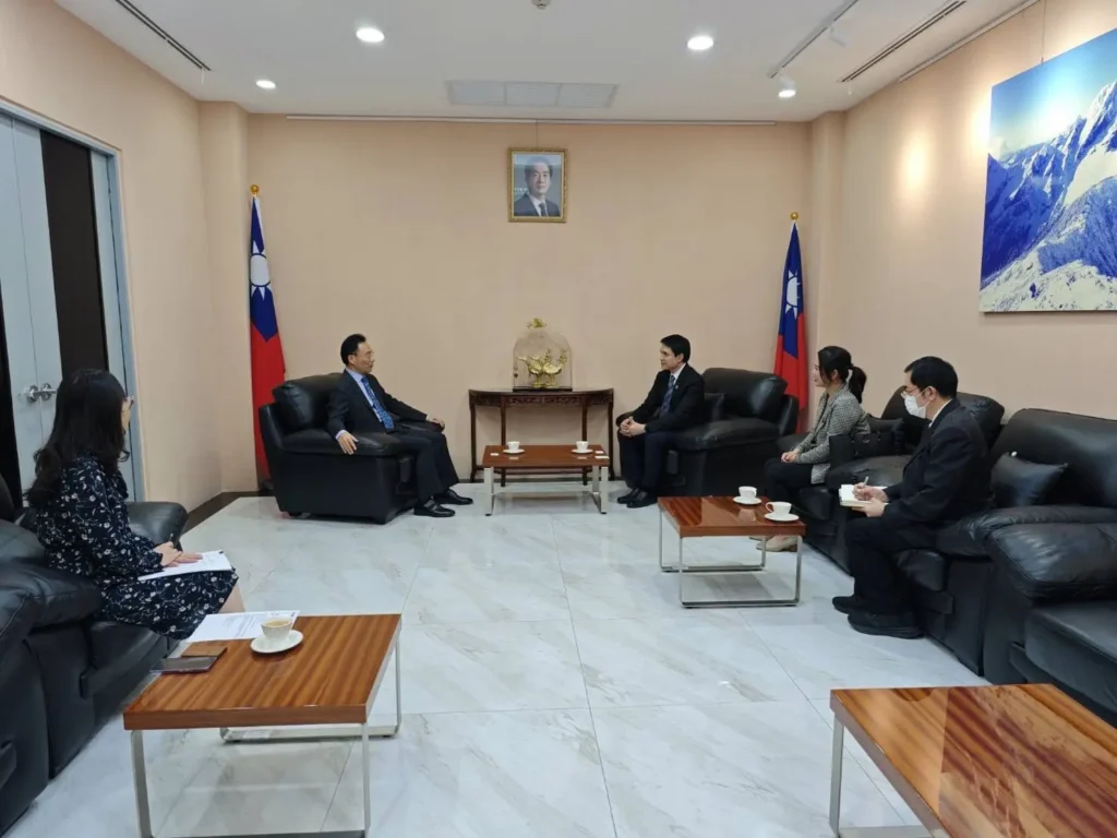 New5 “นิด้า” สวัสดีปีใหม่หน่วยงานพันธมิตร